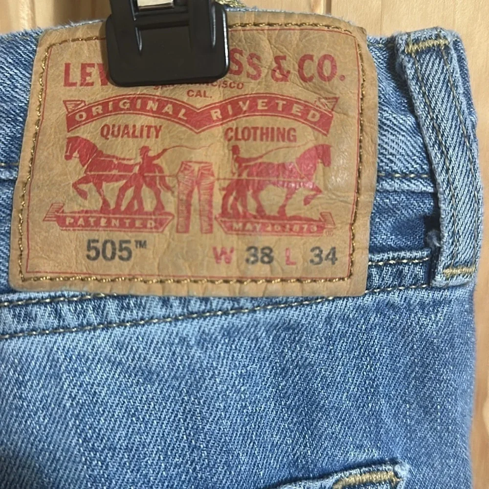 Levi’s 505 Classic Straight Leg Medium Wash Denim Jeans